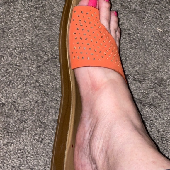 CL Laundry Women's Sandals Size 11 Coral Slides Slip On Thong Flats - Picture 7 of 7